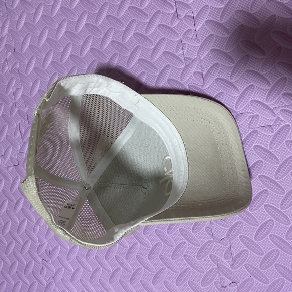 ALO Yoga Cream Baseball Cap with Embroidered Logo - Picture 5 of 5